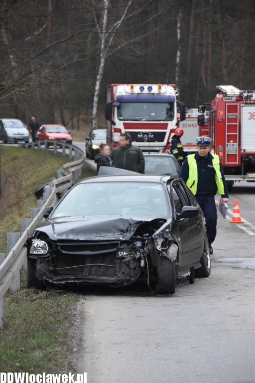 Kolizja dwóch aut pod Włocławkiem