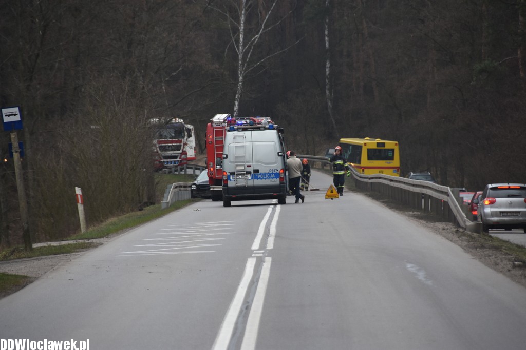 Kolizja dwóch aut pod Włocławkiem