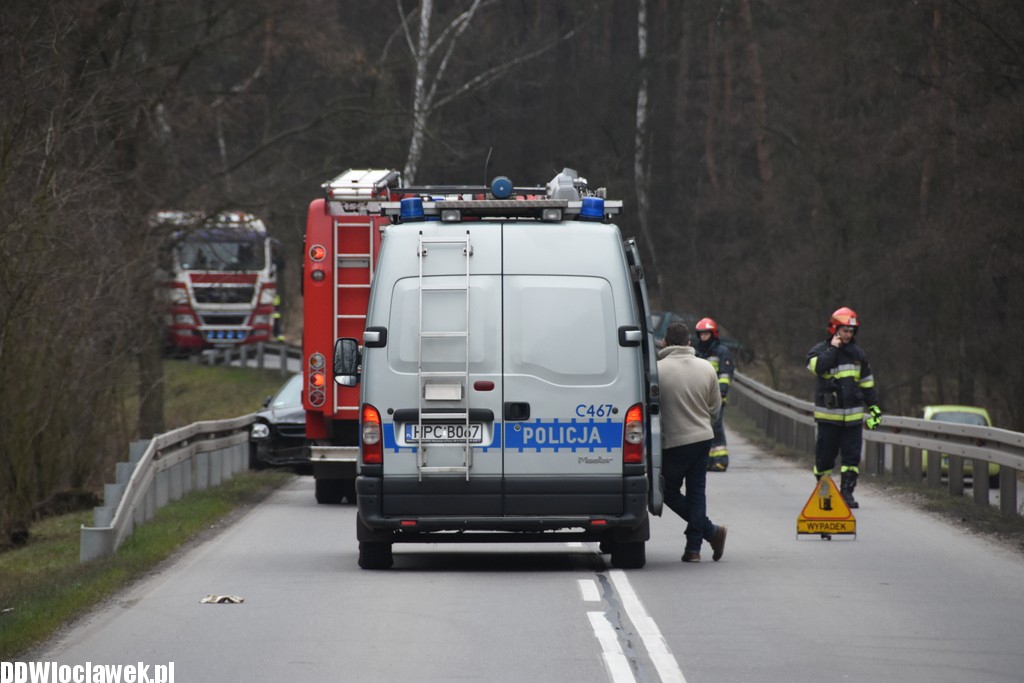 Kolizja dwóch aut pod Włocławkiem