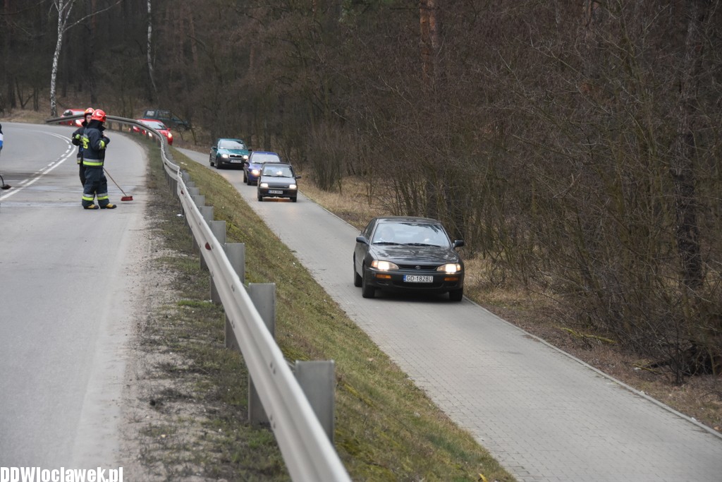 Kolizja dwóch aut pod Włocławkiem