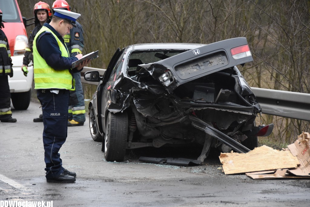 Kolizja dwóch aut pod Włocławkiem