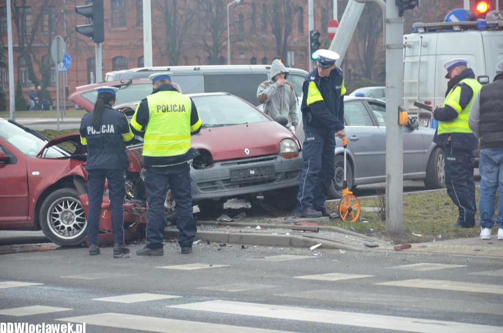 Zderzenie dwóch aut na ul. Okrzei