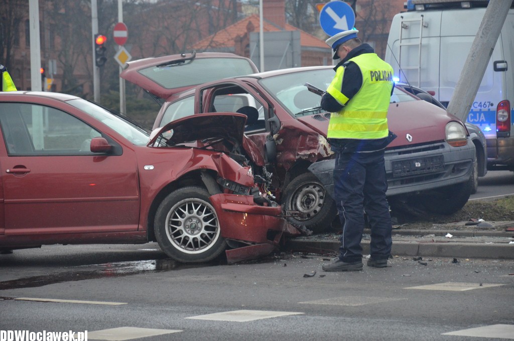 Zderzenie dwóch aut na ul. Okrzei