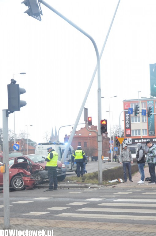 Zderzenie dwóch aut na ul. Okrzei