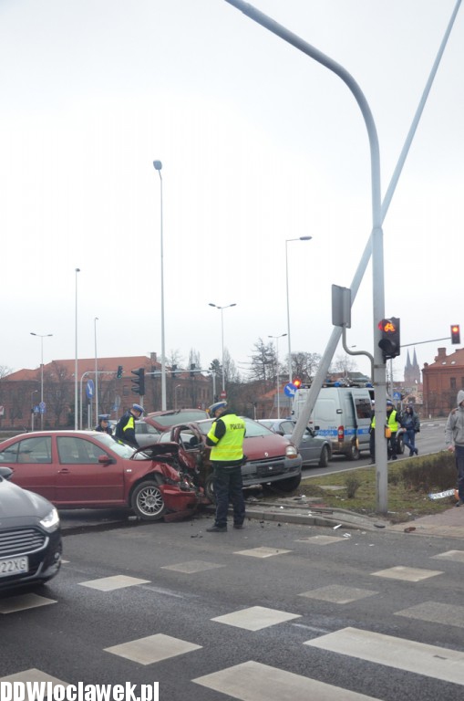 Zderzenie dwóch aut na ul. Okrzei