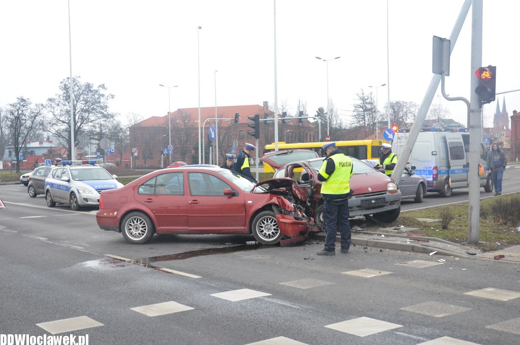 Zderzenie dwóch aut na ul. Okrzei