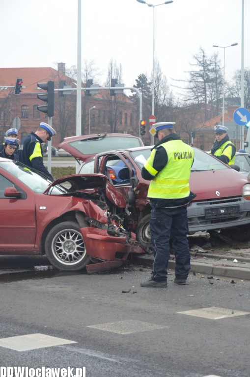 Zderzenie dwóch aut na ul. Okrzei