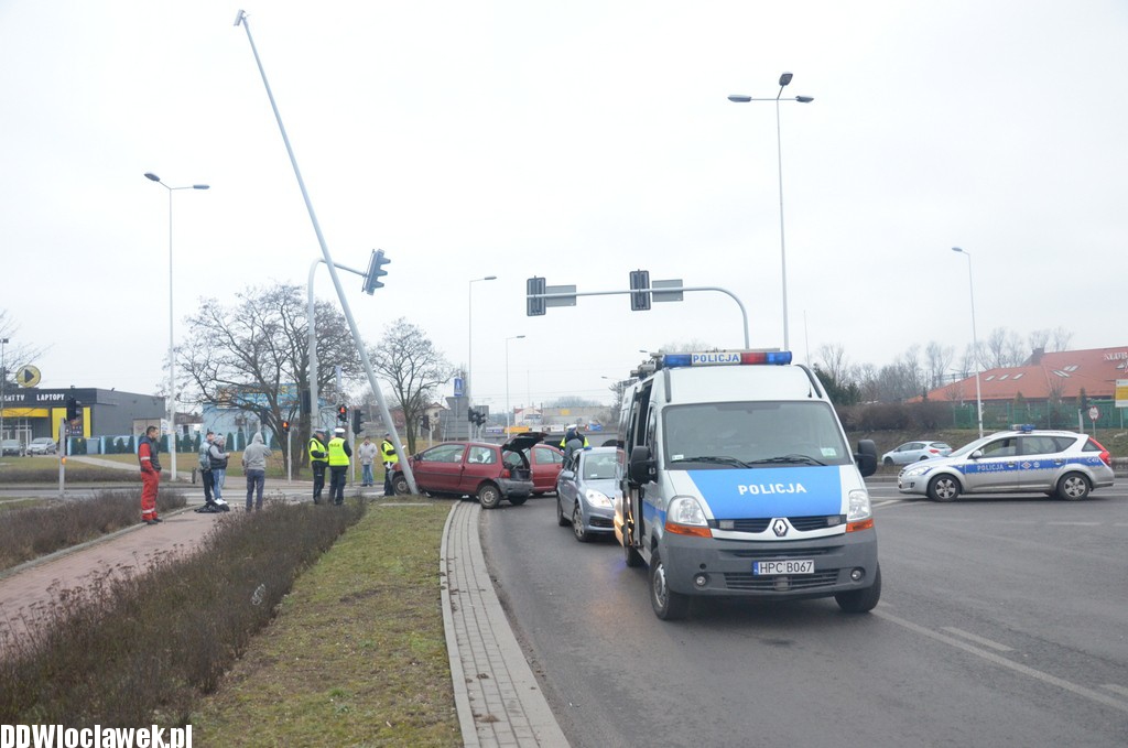Zderzenie dwóch aut na ul. Okrzei