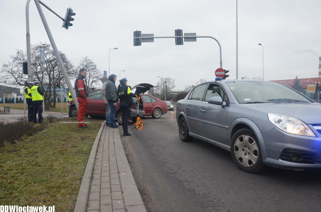 Zderzenie dwóch aut na ul. Okrzei