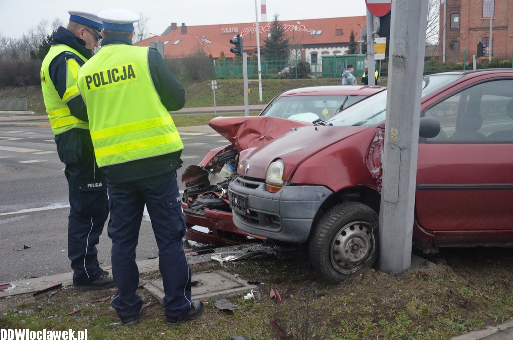 Zderzenie dwóch aut na ul. Okrzei