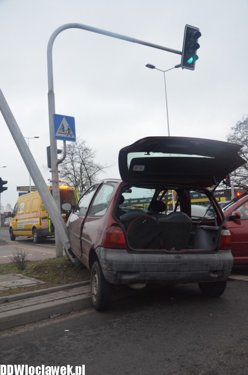 Zderzenie dwóch aut na ul. Okrzei