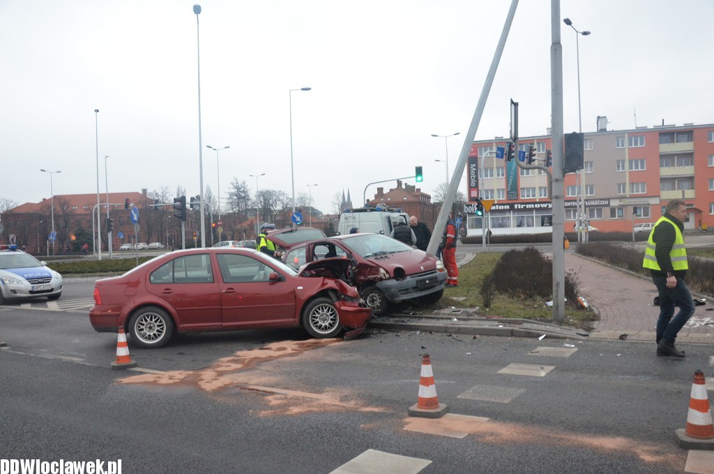 Zderzenie dwóch aut na ul. Okrzei