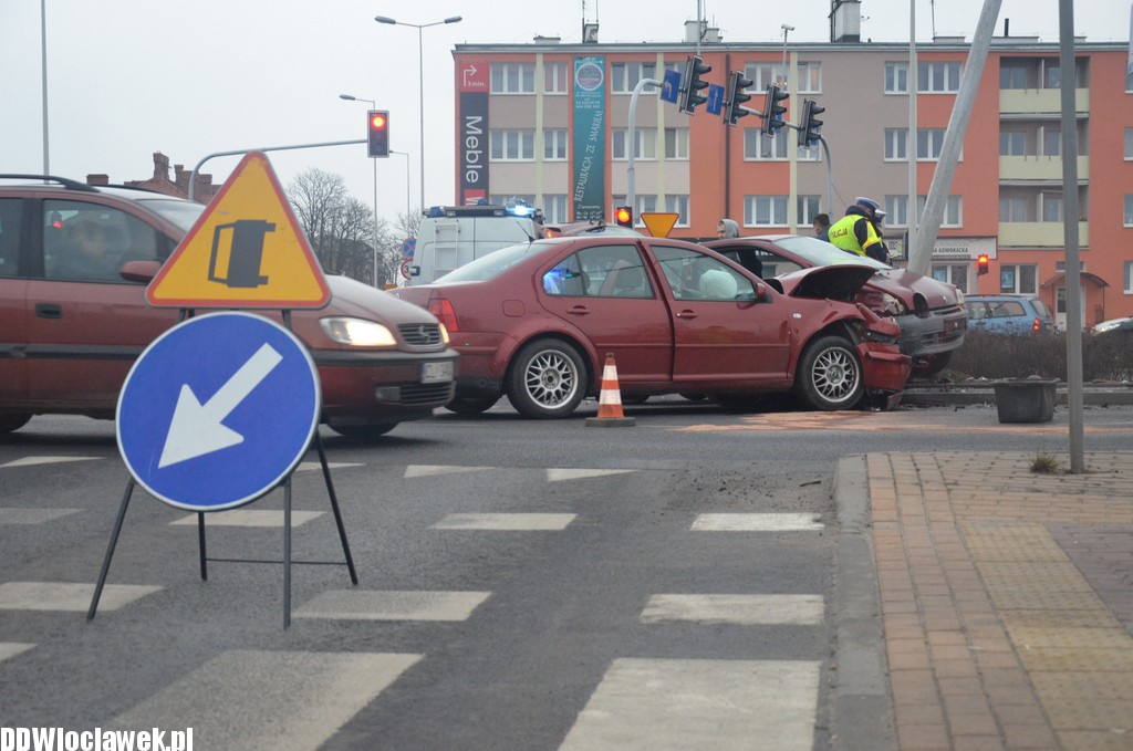 Zderzenie dwóch aut na ul. Okrzei