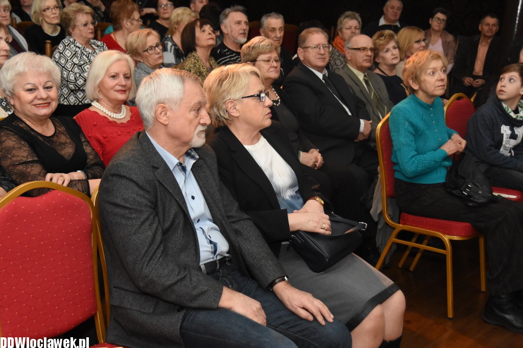 Z obłoków na ziemię w Sarej Remizie
