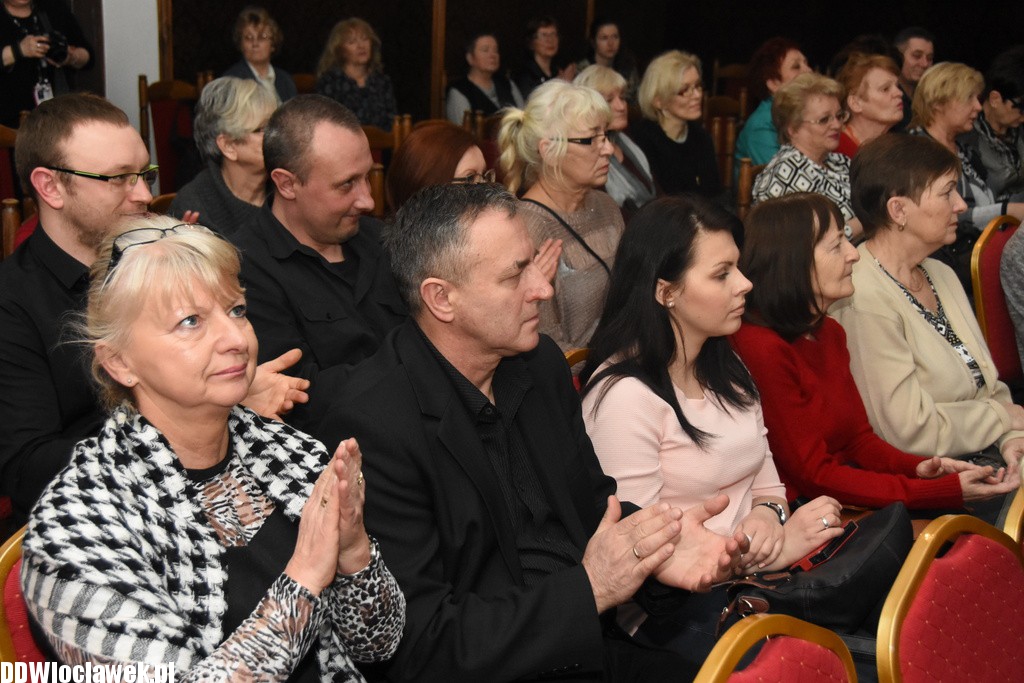 Z obłoków na ziemię w Sarej Remizie