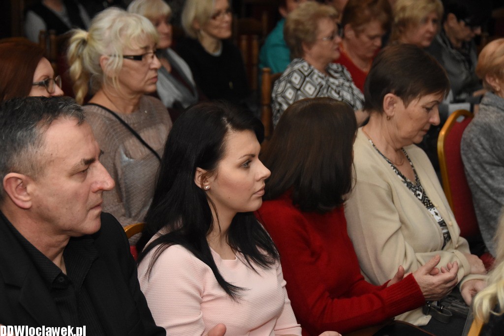 Z obłoków na ziemię w Sarej Remizie