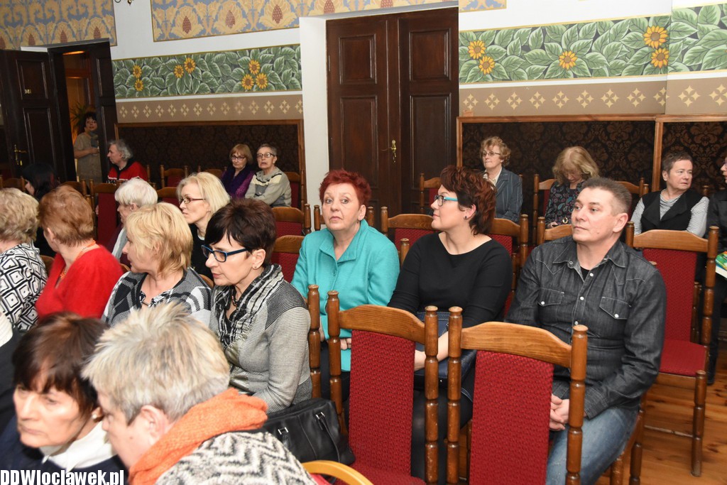 Z obłoków na ziemię w Sarej Remizie