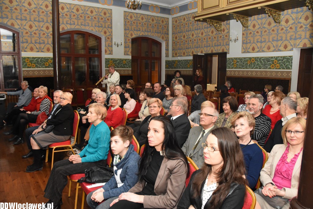 Z obłoków na ziemię w Sarej Remizie