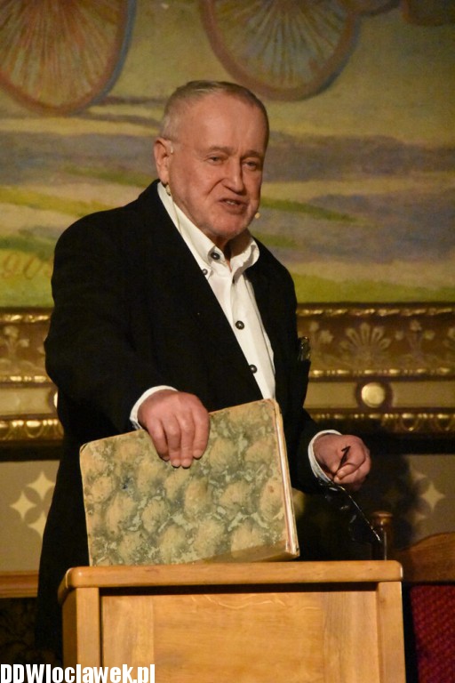 Z obłoków na ziemię w Sarej Remizie