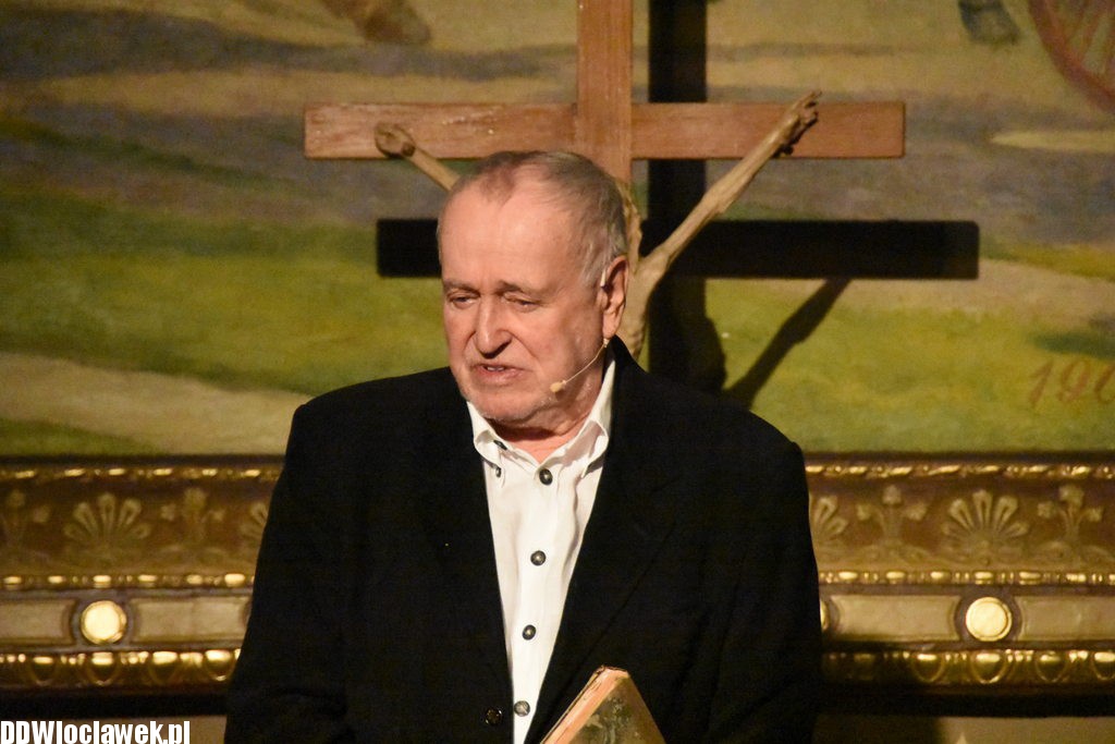 Z obłoków na ziemię w Sarej Remizie