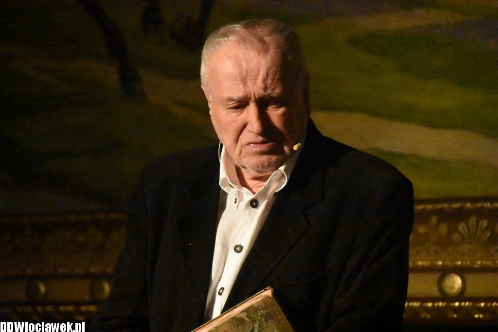 Z obłoków na ziemię w Sarej Remizie