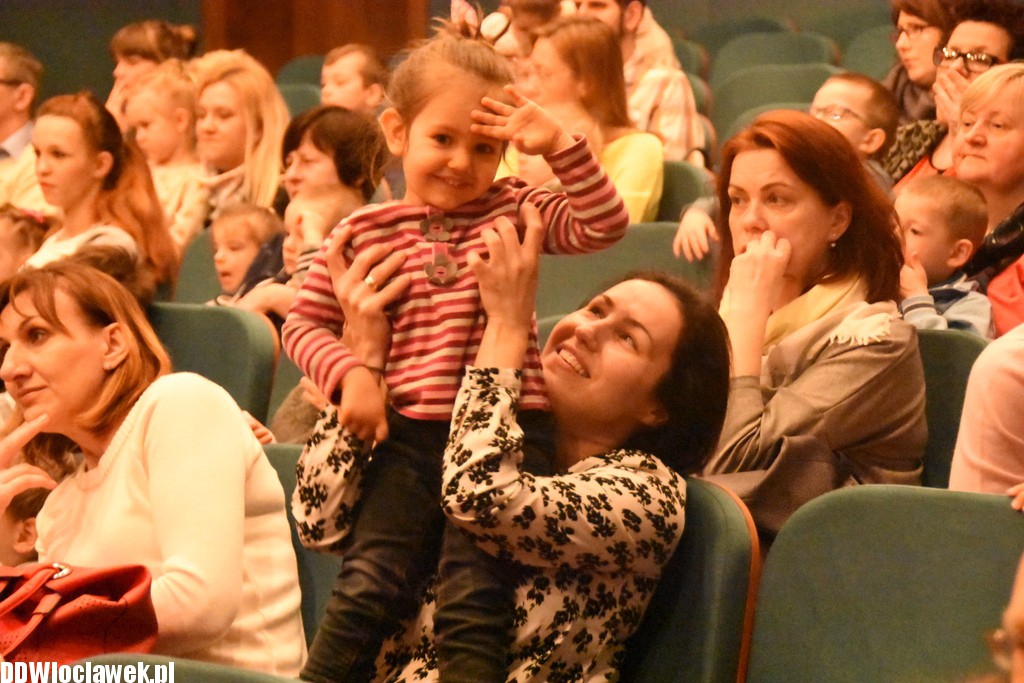 Wielkanocne tarapaty w teatrze