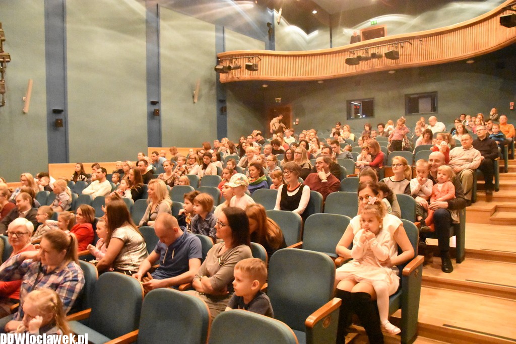 Wielkanocne tarapaty w teatrze