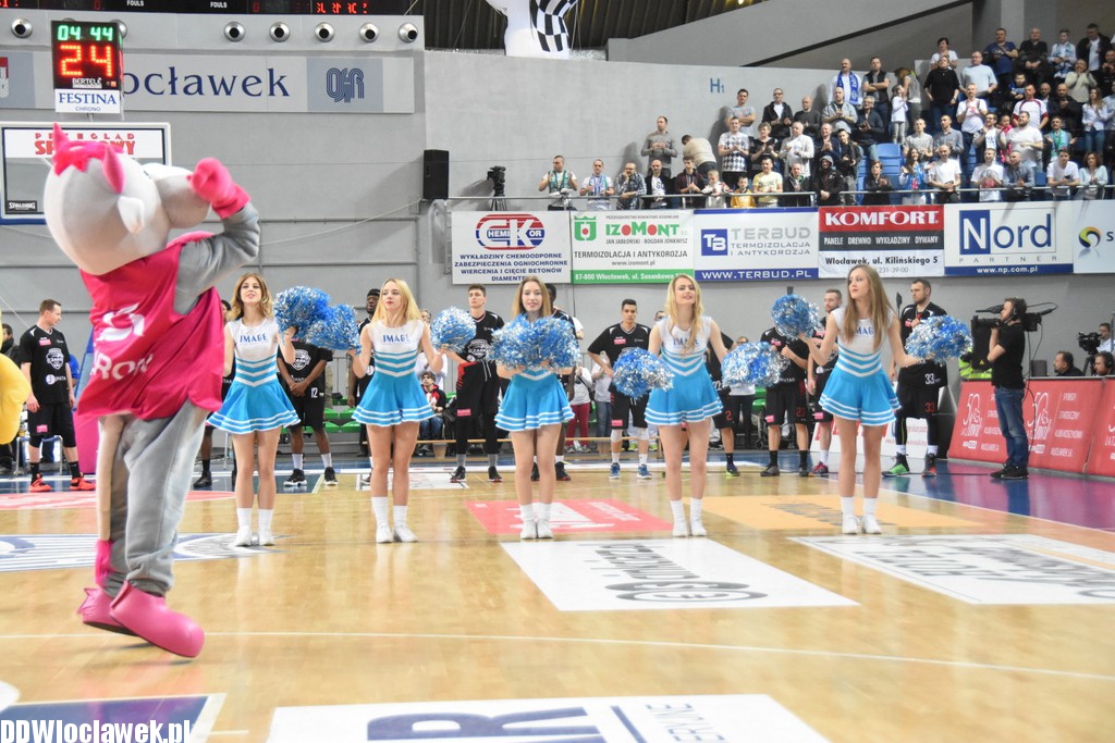 Cheerleaderki Anwilu na meczu