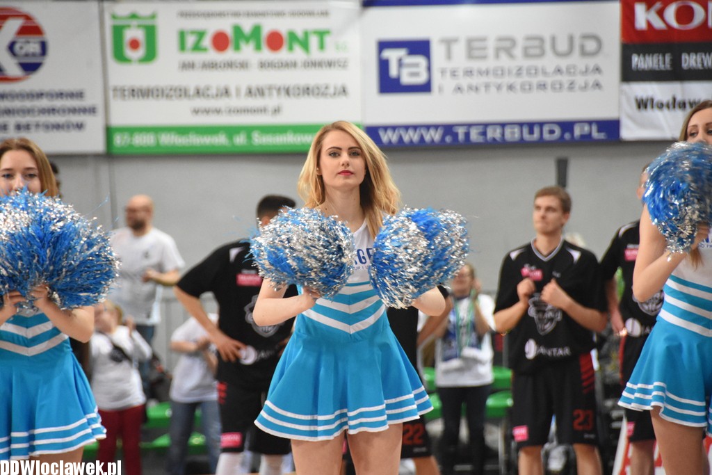 Cheerleaderki Anwilu na meczu