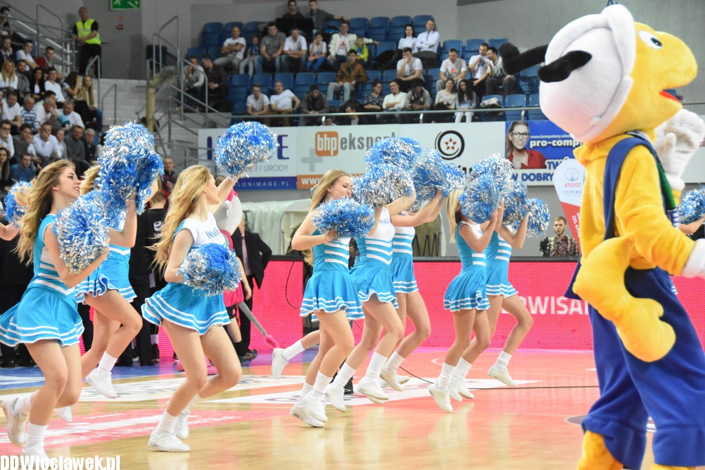 Cheerleaderki Anwilu na meczu
