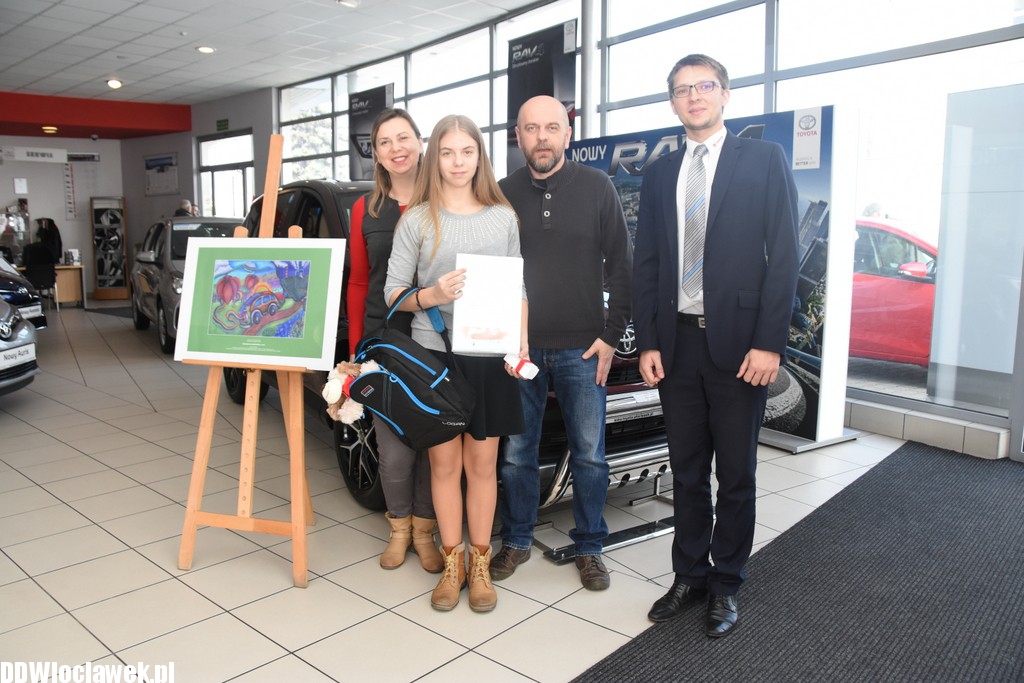 Wręczenie nagród w salonie Toyoty