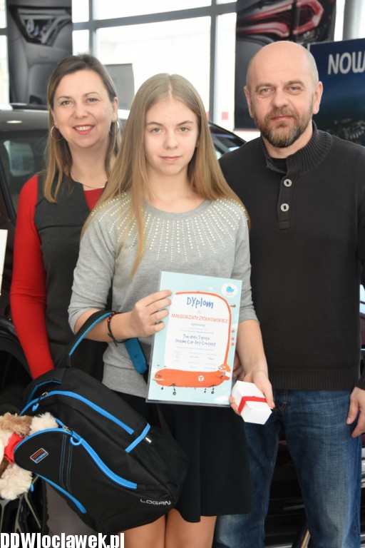 Wręczenie nagród w salonie Toyoty