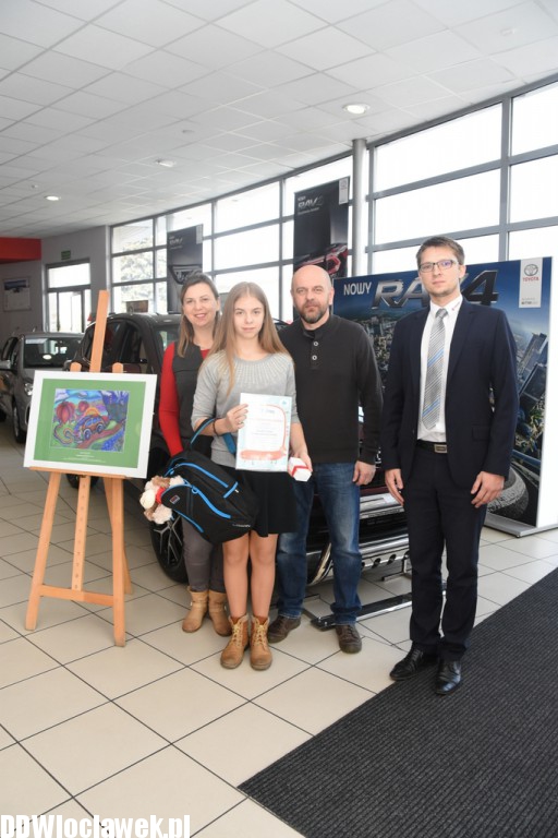 Wręczenie nagród w salonie Toyoty