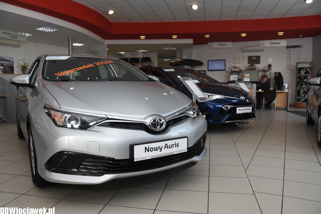 Wręczenie nagród w salonie Toyoty