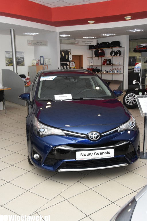 Wręczenie nagród w salonie Toyoty