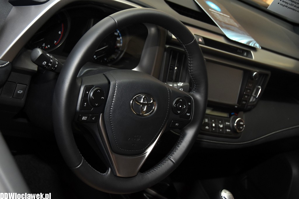 Wręczenie nagród w salonie Toyoty