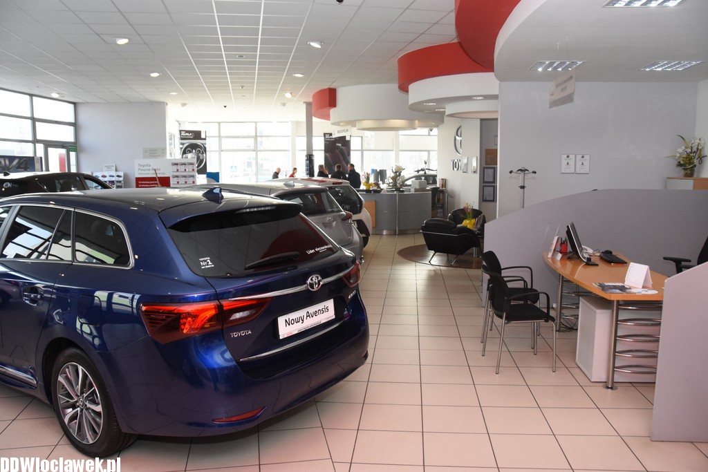 Wręczenie nagród w salonie Toyoty