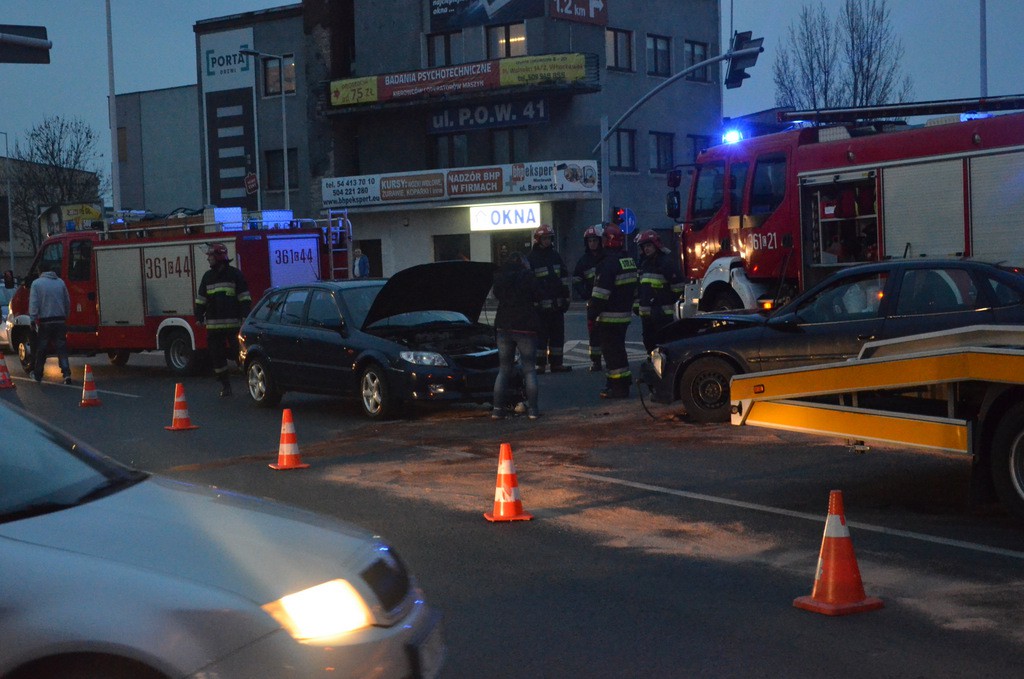 Zderzenie mazdy i opla na ul. Okrzei