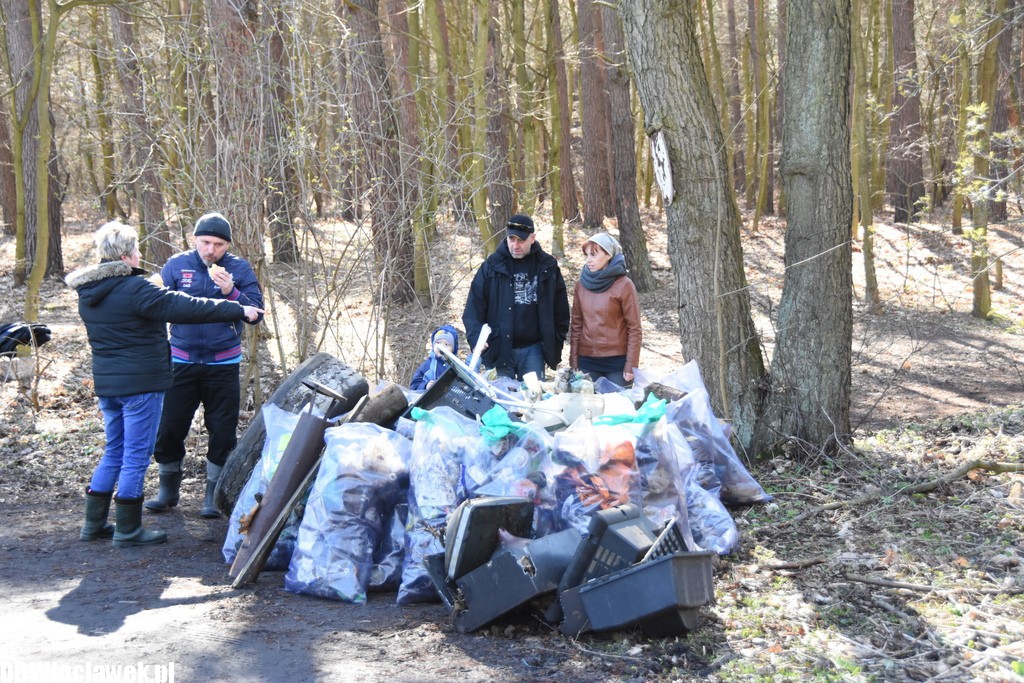 Sprzątanie jeziora Rybnica