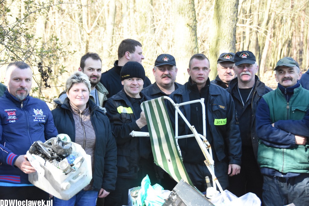 Sprzątanie jeziora Rybnica