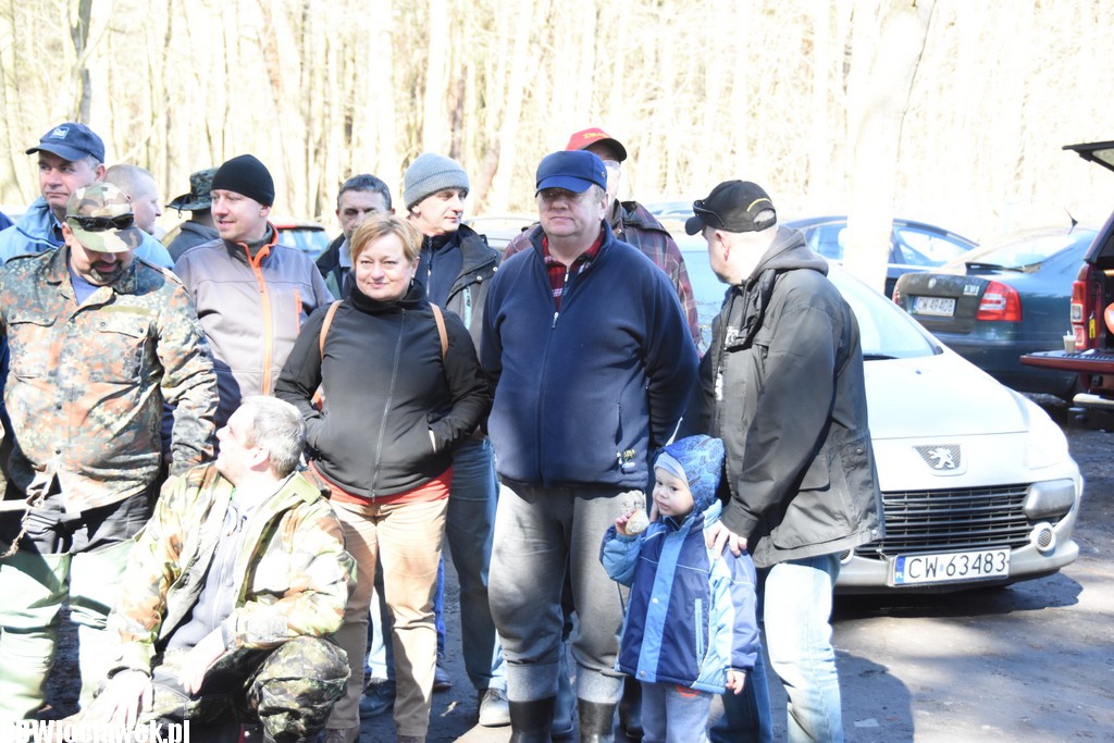Sprzątanie jeziora Rybnica