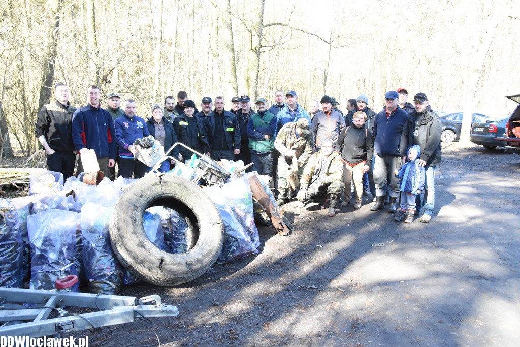 Sprzątanie jeziora Rybnica