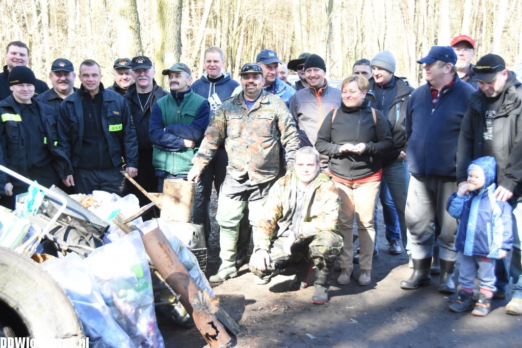 Sprzątanie jeziora Rybnica