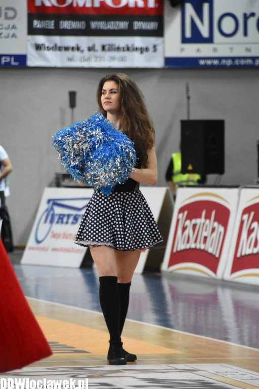 Cheerleaderki na meczu ze Stelmetem