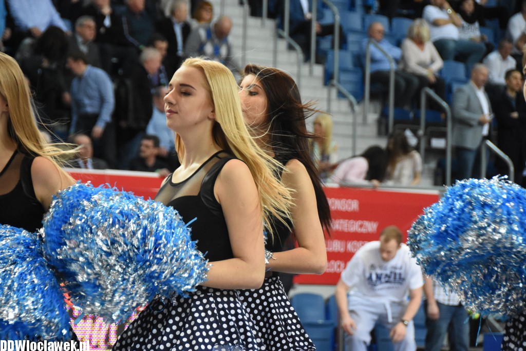 Cheerleaderki na meczu ze Stelmetem