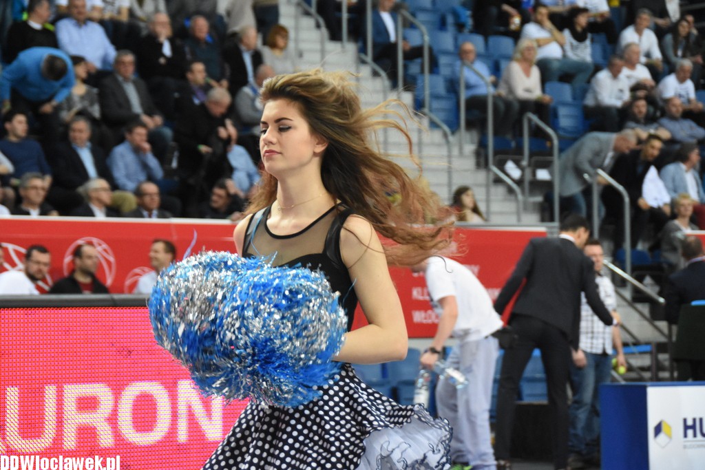 Cheerleaderki na meczu ze Stelmetem