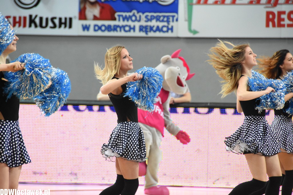 Cheerleaderki na meczu ze Stelmetem