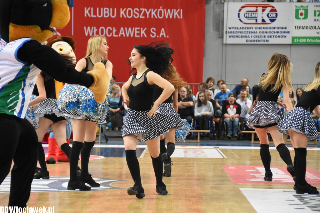 Cheerleaderki na meczu ze Stelmetem