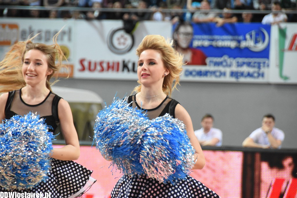 Cheerleaderki na meczu ze Stelmetem