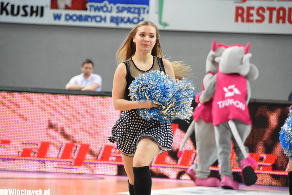 Cheerleaderki na meczu ze Stelmetem